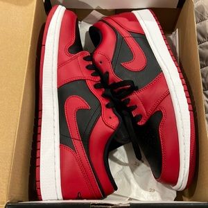 ***BRAND NEW*** In original box 📦 NEVER 👎🏼 worn ❤️🖤 AIR Jordan 1 Low